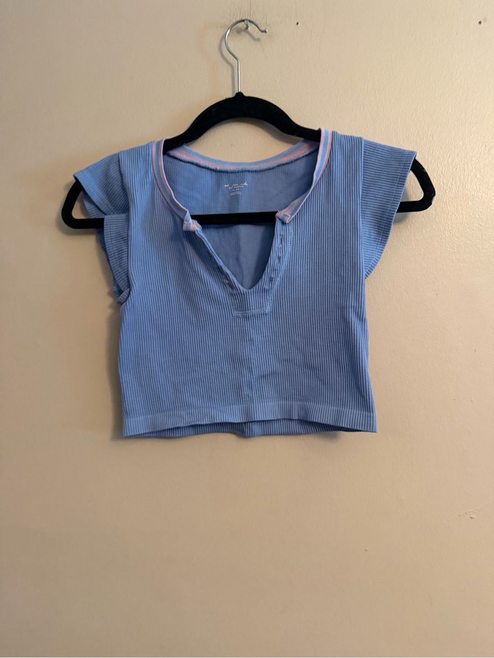 Urban Outfitters Light Blue Ribbed V-Neck Crop Top with Pink Trim